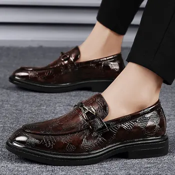 2023 Madingi rudi vyriškos suknelės batai Smailios odos oficialūs batai vyrams Įsispiriami laisvalaikio verslo batai Vyrai sapato socil masculino