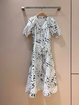 Aukštos kokybės 2023 m. vasaros moterų mados kilimo ir tūpimo tako midi suknelė spausdinti V formos kaklo trumpomis rankovėmis diržo viengubos suknelės