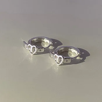 Korėjos stilius Sidabro spalvos metalas Geometrinė širdies ausies rankogalių rankogaliai sudedami Paprasti C formos lankelio auskarai moterims Estetiniai papuošalai