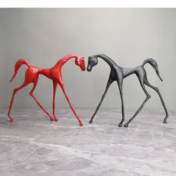 Kūrybinis ketaus tamsus arklys raudonas arklys gyvūnas Skulptūra darbastalio ornamentas Svetainės dekoravimas Meno kūriniai Namų dekoravimo dovana