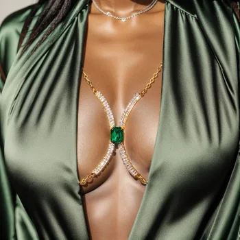 Madingas žalias kvadratinis kalnų krištolo laikiklis Liemenėlės grandinėlė Kristalų pakinktai moterims Seksualūs metaliniai kūno grandinėlės papuošalų vakarėlių aksesuarai