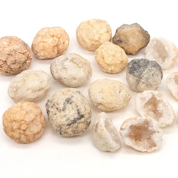 Natūralus agato geodezas Neapdorotų kristalų klasteris Mineralinis Reiki gydomasis kvarcas Grubūs akmenys Energija Brangakmenių urvų kolekcija Pavyzdys Dovana