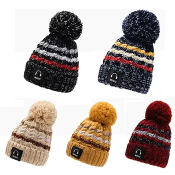 Sutirštinta žieminė skrybėlių mada Laikykite šiltą pompą Skrybėlių ausų apsauga lauke