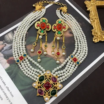 Vintažinis mandagus daugiasluoksnis perlų vėrinys Aukštos kokybės Hepburn stiliaus spalvoto stiklo brangakmenių užspringimas Moterų vestuvių pokylių papuošalai